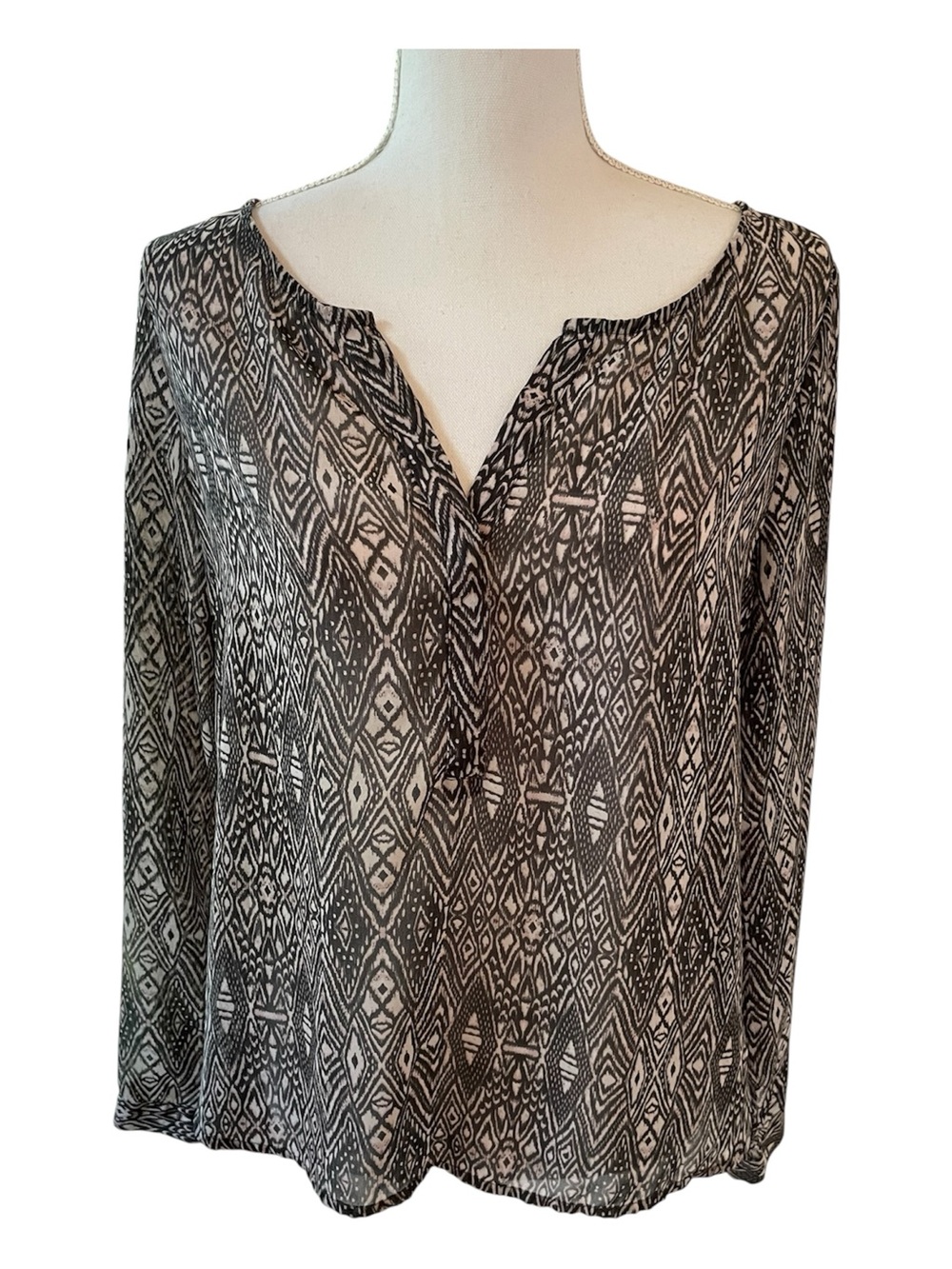 American Eagle Sheer Lightweight Blouse. Size M